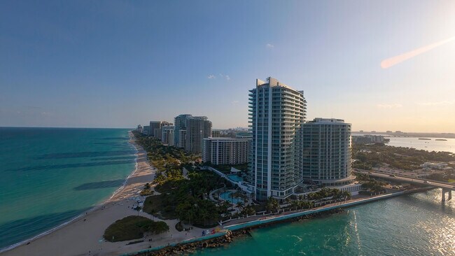 Building Photo - 18021 Biscayne Blvd
