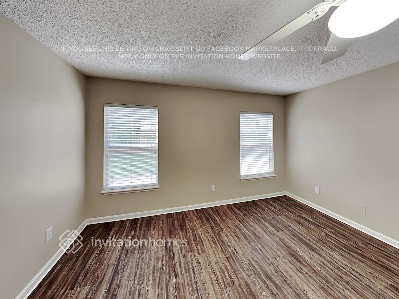 Building Photo - 1325 River City St