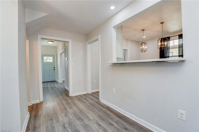 Building Photo - 1914 King St