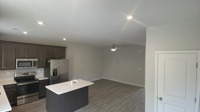 Building Photo - 5550 Wenrich Dr