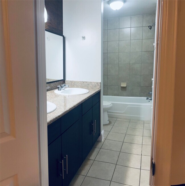 Building Photo - 5550 N Braeswood Blvd