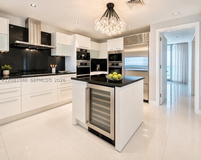Building Photo - 17121 Collins Ave