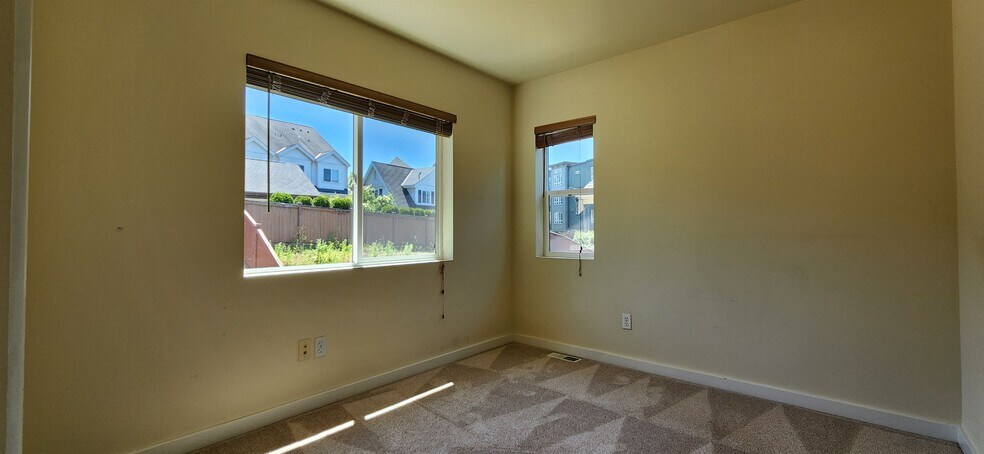 Building Photo - 2567 NE Kensington Ct