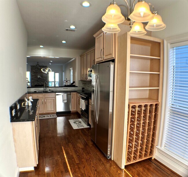 Building Photo - 913 Birdsall St