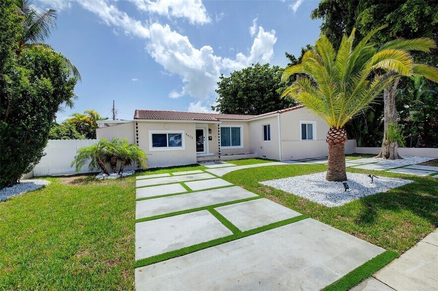 Primary Photo - 9425 N Miami Ave
