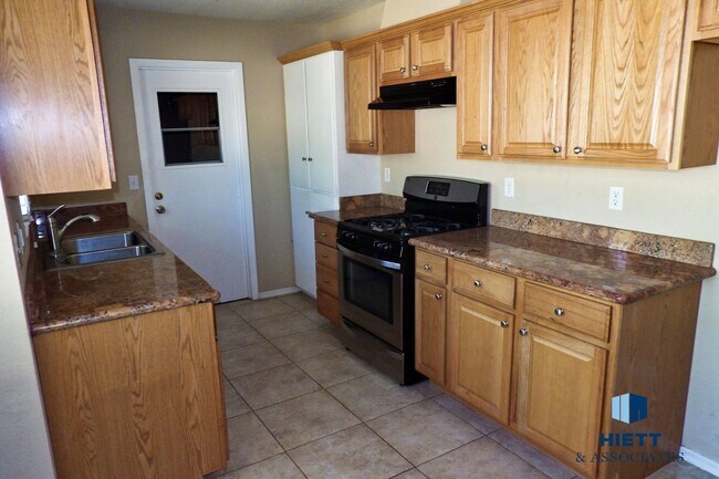 Building Photo - Gorgeous Upper Valley rental home