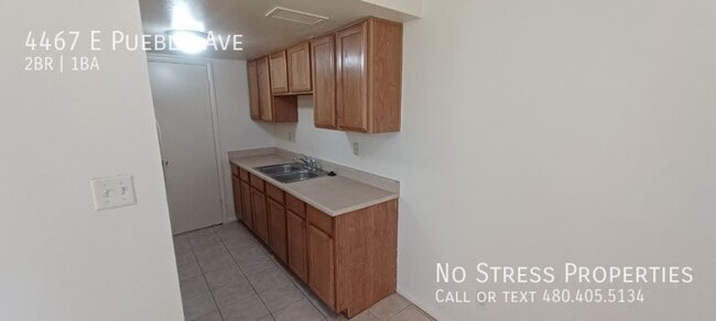 Building Photo - Town Home off 40th St and Broadway!