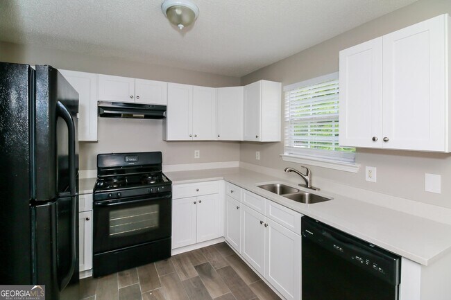 Building Photo - 7550 Sugarcreek Dr