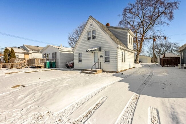 Building Photo - 910 Reddick St