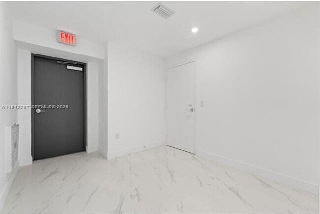 Building Photo - 700 NE 24th St