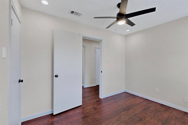 Building Photo - 310 E Amberway Ln