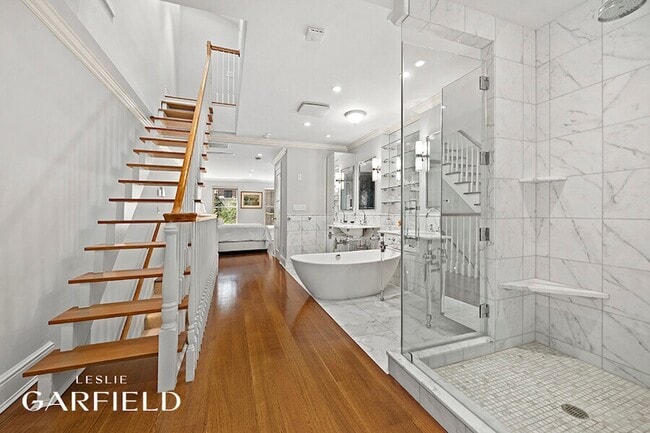 Building Photo - 320 E 55th St