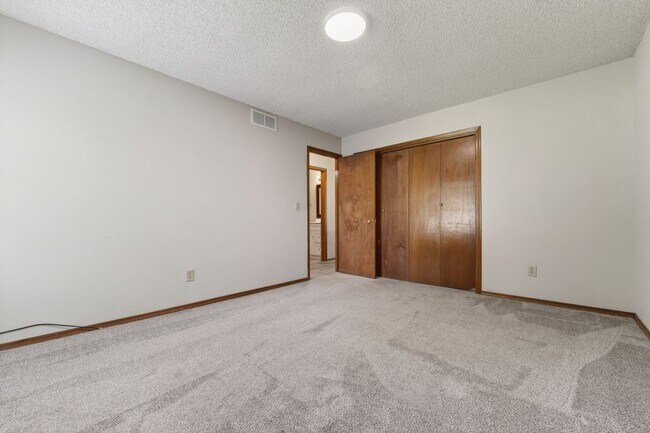 Building Photo - 8432-8434 W Thurman