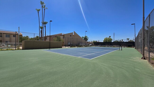 Building Photo - Pleasant 2b/2ba Condo in Wonderful South S...