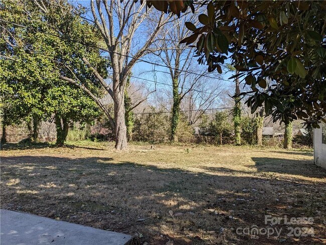 Building Photo - 354 Fieldstone Rd