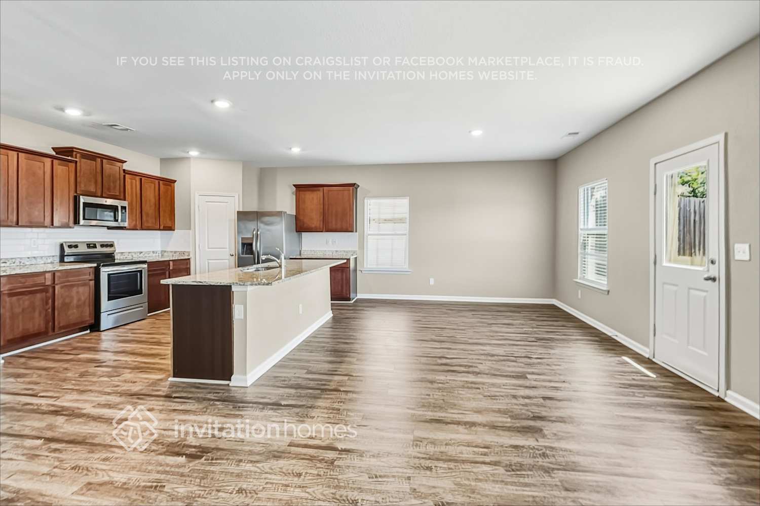 Building Photo - 439 Vermeer Ct
