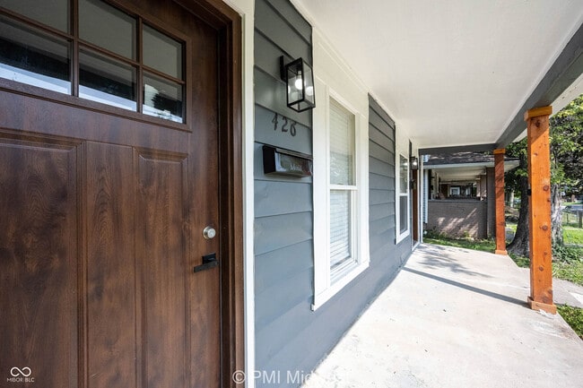 Building Photo - 426 N Bradley Ave