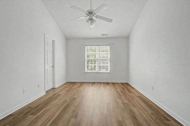 Building Photo - 2117 Metacomet Way