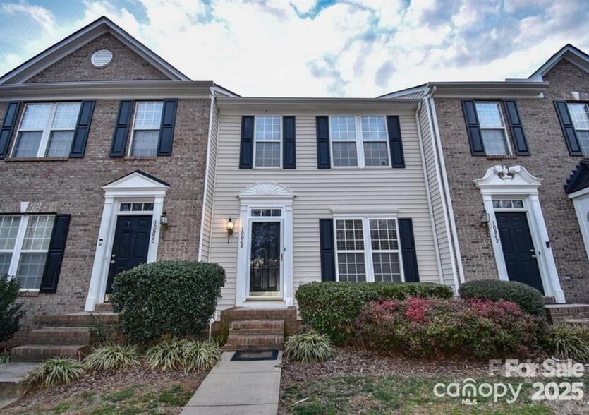 Primary Photo - 10946 Garden Oaks Ln