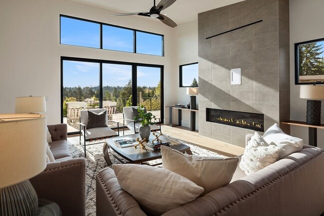 Building Photo - 7Bd/6Ba Bellevue Home