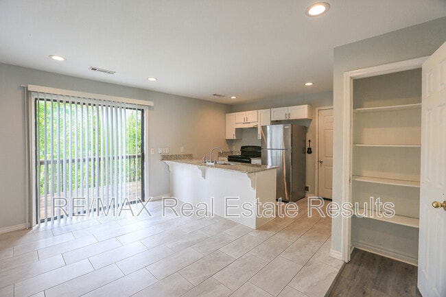Building Photo - 602 Camellia Dr