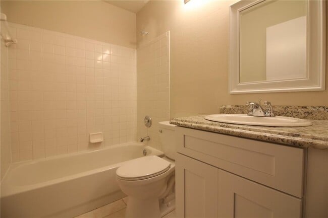 Building Photo - 527 Emerald Cove Loop