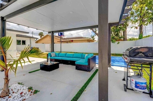 Building Photo - 3530 SW 104th Ave