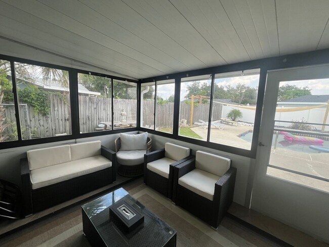 Building Photo - 5119 Ferncrest Dr