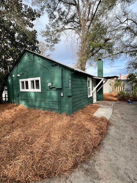 Building Photo - 2053 Monroe St