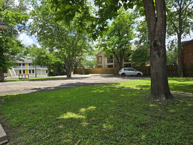 Primary Photo - 1403 Moore St