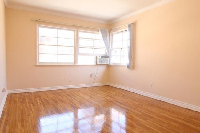 Building Photo - 1 bedroom in Los Angeles CA 90028