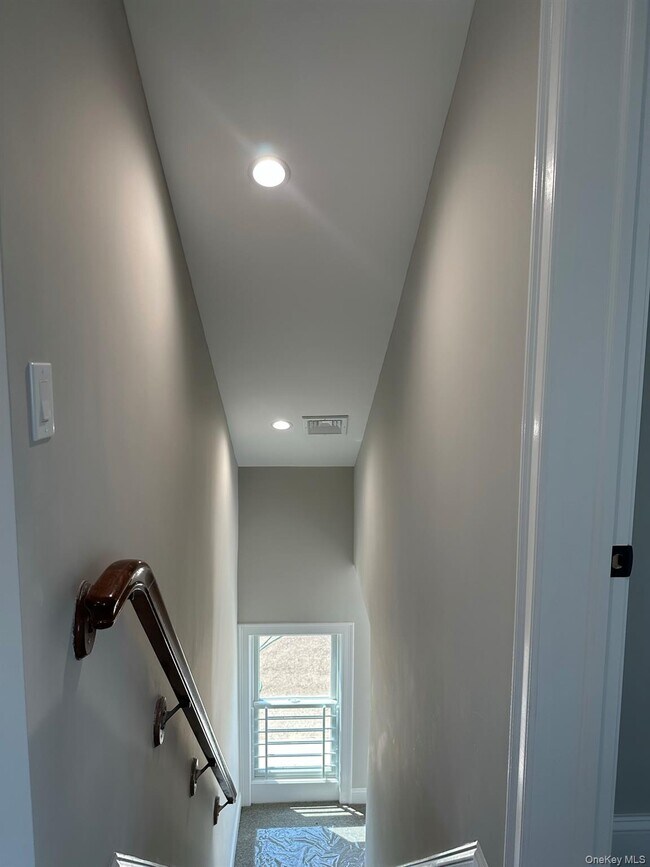 Building Photo - 39 Fairfield Ave