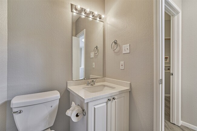 Building Photo - 25 Scarlet Woods Ct