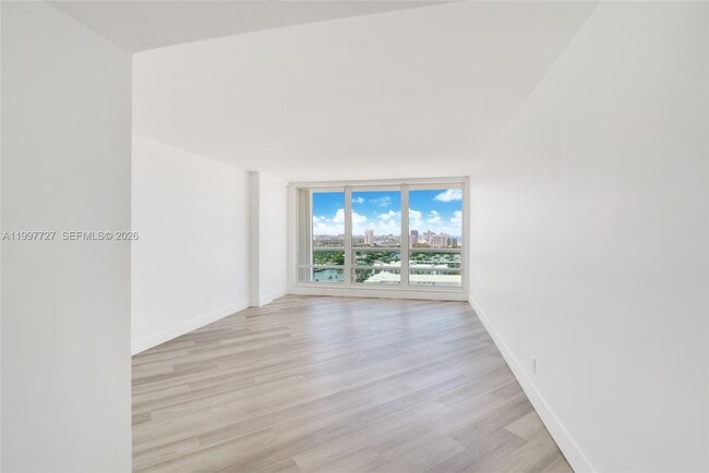 Building Photo - 2100 S Ocean Ln