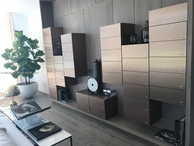 Building Photo - 650 NE 32nd St