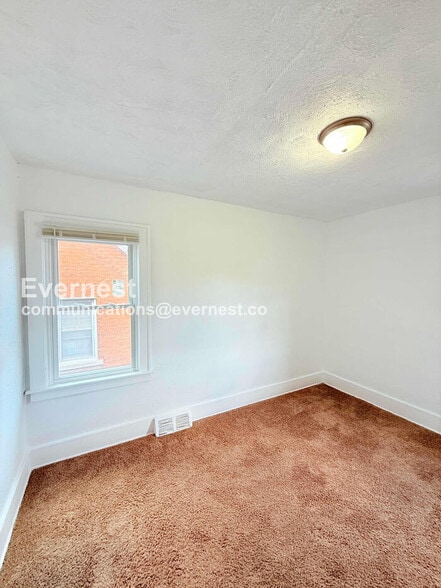 Building Photo - 15812 Kentucky St