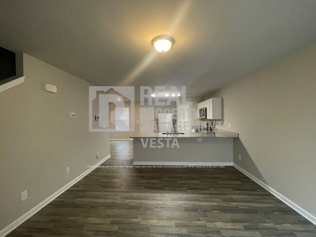 Building Photo - Spacious Four Bedroom Home In A Great Neig...