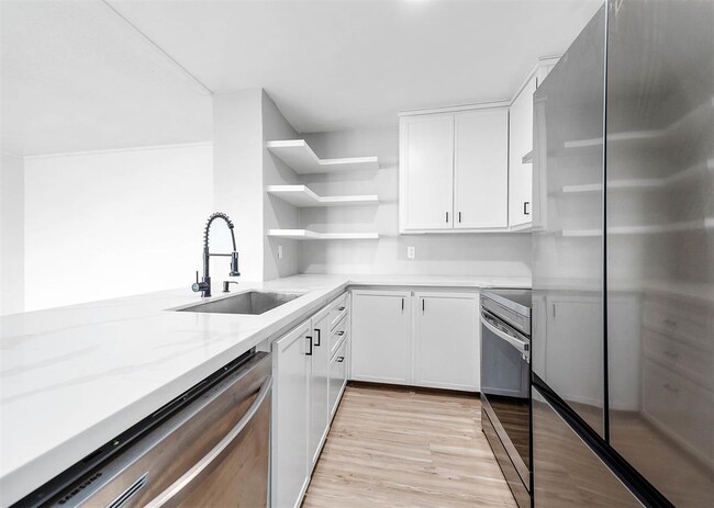 Building Photo - 10626 Sandpiper Dr
