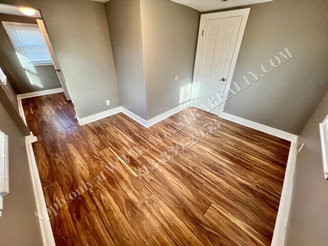 Building Photo - MOVE IN SPECIAL!! Updated 4 Bed 3 Bath Home in KCMO-Available NOW!! MOVE IN SPECIAL $200 OFF 2nd ...
