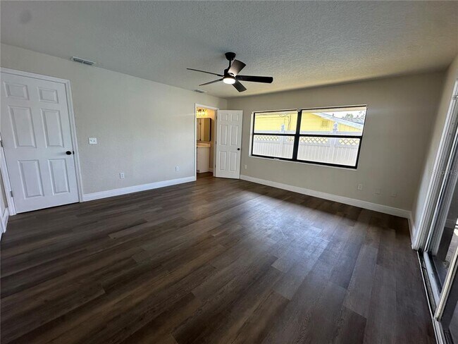 Building Photo - 1611 Canal Ct
