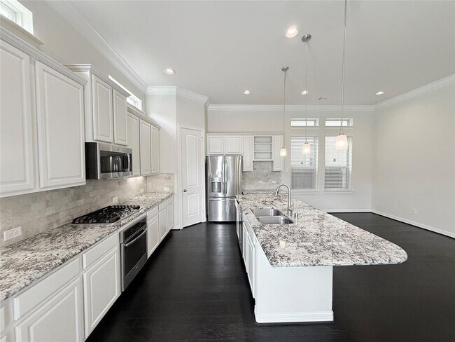 Building Photo - 13216 Green Hills Dr