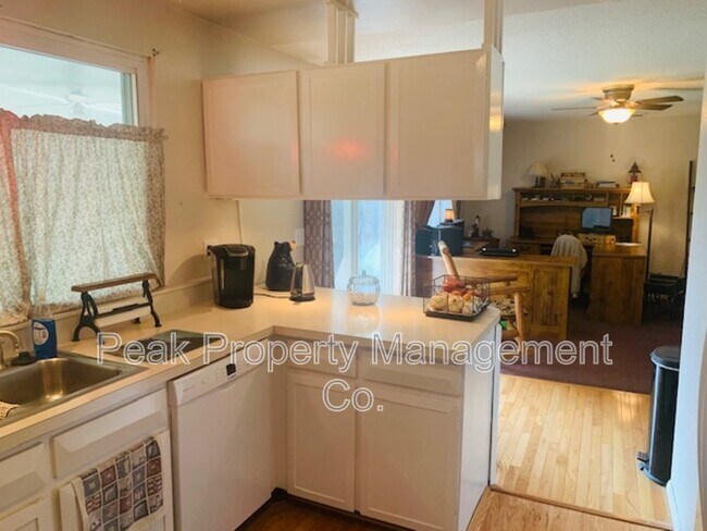 Building Photo - 731 Winchester Dr