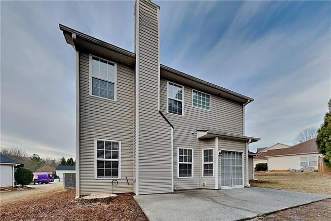 Building Photo - 2075 Beckenham Pl