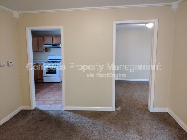 Building Photo - 142 Page St NE