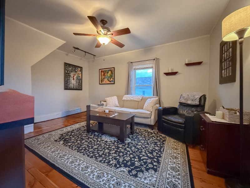 Building Photo - 173 Elm St