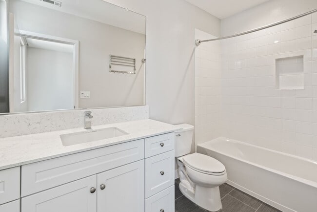 Building Photo - Built in 2017! Rarely available 3Bed/3Bath...