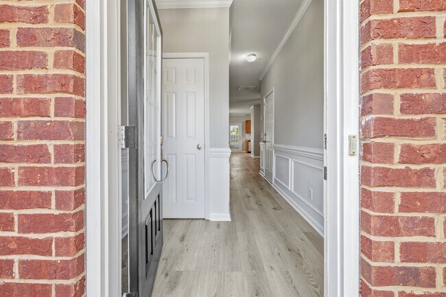 Building Photo - 777 King George Blvd