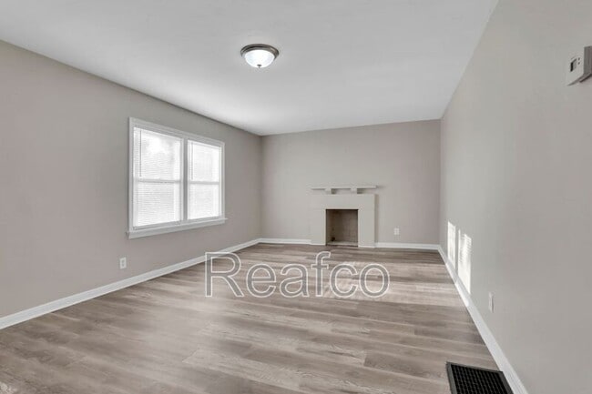 Building Photo - 397 S Chase Ave