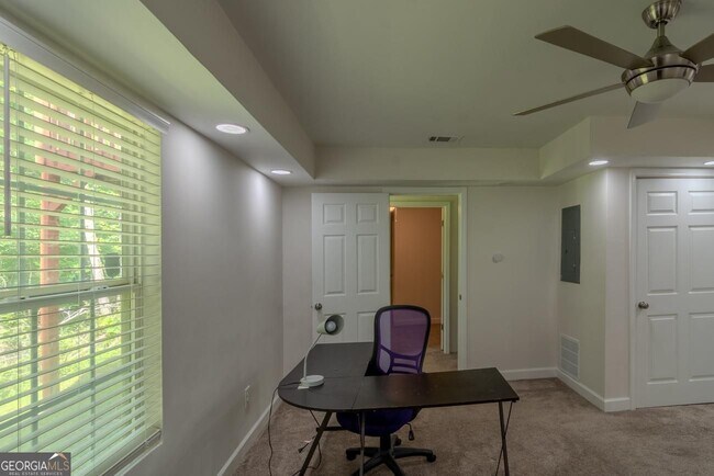 Building Photo - 28 Greystone Ridge