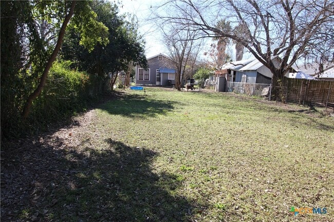 Building Photo - 516 E Mountain St